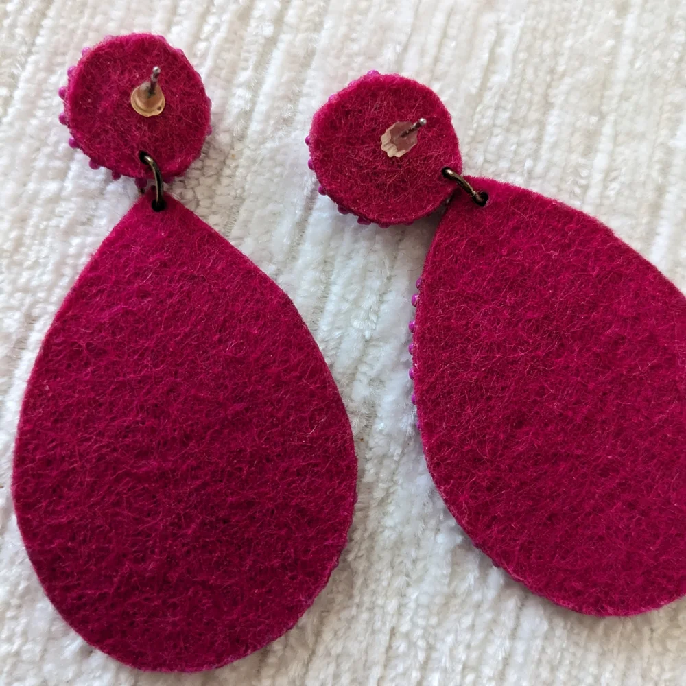 Eye Catching Fuchsia ( Bright Pink) Beaded Earrings - Picture 4 of 6